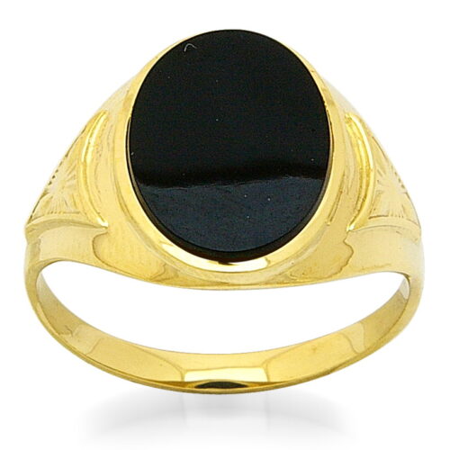 Класически мъжки златен пръстен с централен камък оникс
