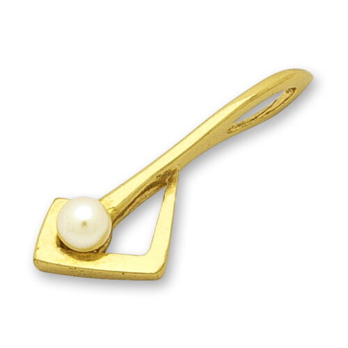 Нежен и елегантен медальон от жълто злато с перла