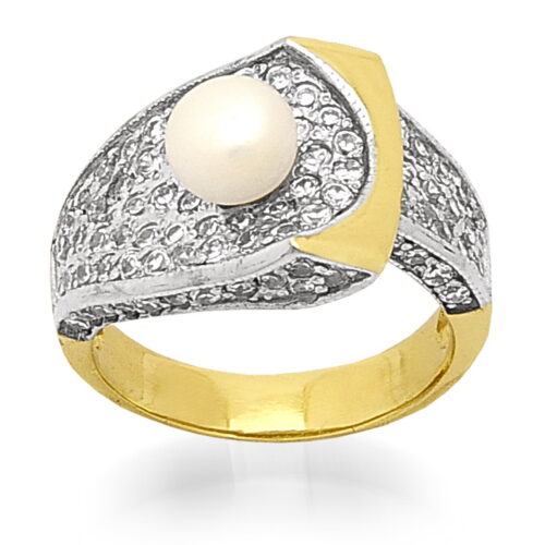 Стилен златен дамски пръстен с циркон и централно разположена перла